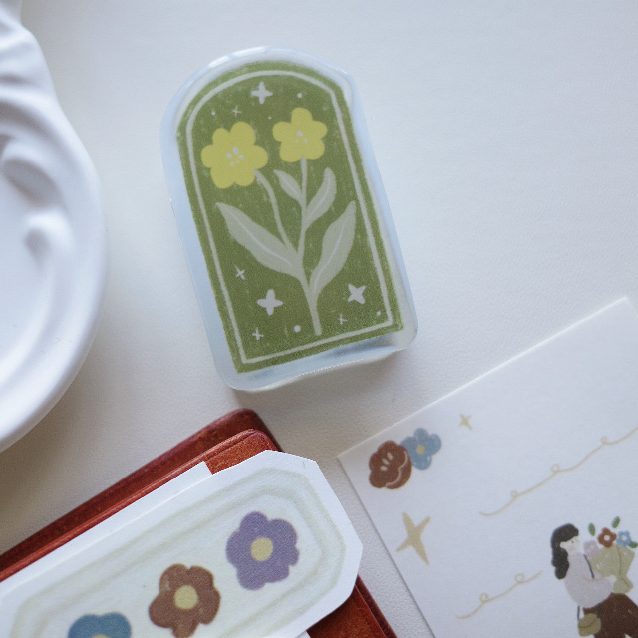 Light Retro Clips – Apple Girl & Bouquet Series