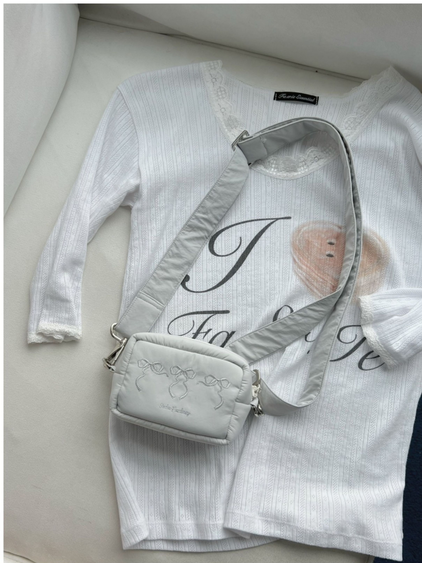 Original Dancing Bow Embroidered Camera Bag